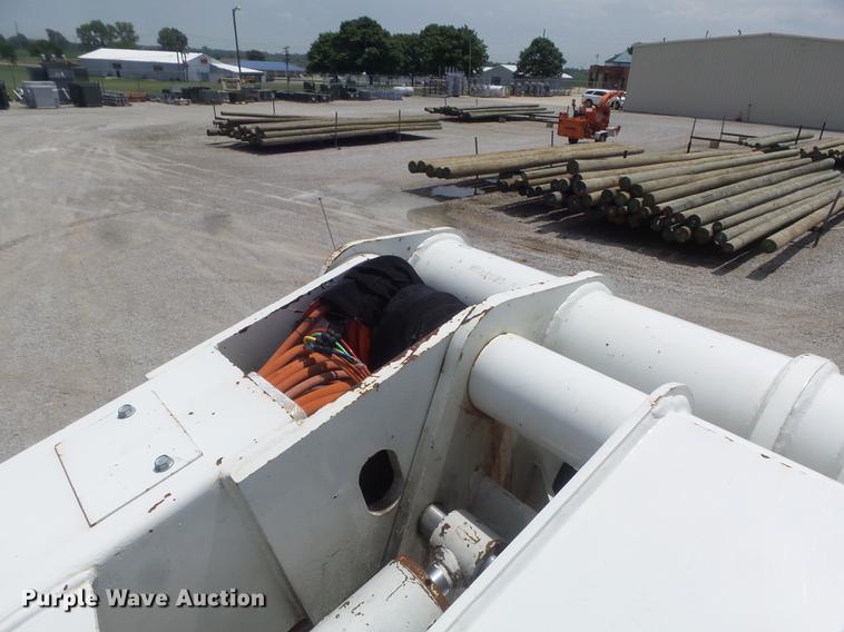 image for item DD7228 2001 Freightliner FL70 bucket truck