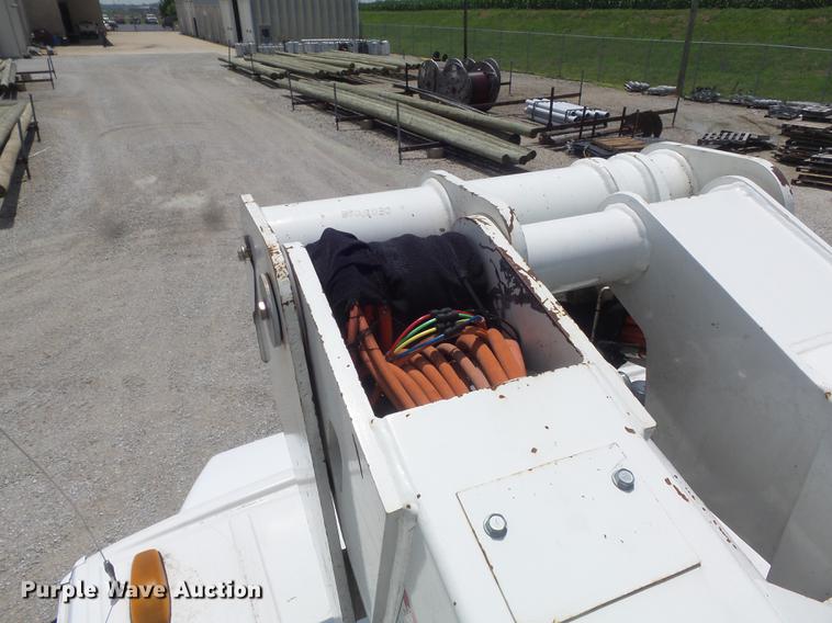 image for item DD7228 2001 Freightliner FL70 bucket truck