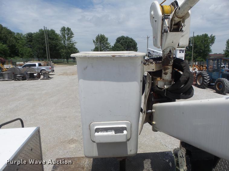 image for item DD7228 2001 Freightliner FL70 bucket truck