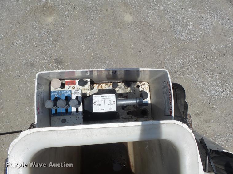 image for item DD7228 2001 Freightliner FL70 bucket truck