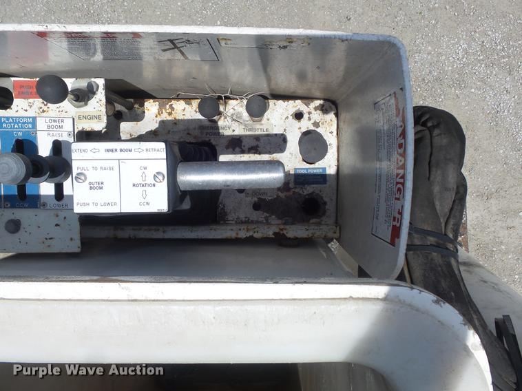 image for item DD7228 2001 Freightliner FL70 bucket truck