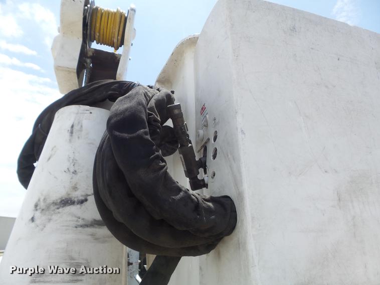 image for item DD7228 2001 Freightliner FL70 bucket truck