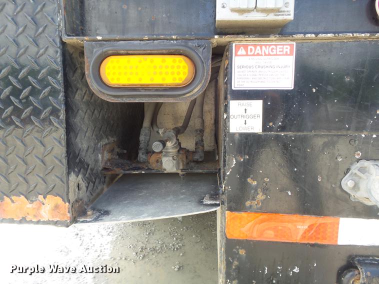 image for item DD7228 2001 Freightliner FL70 bucket truck