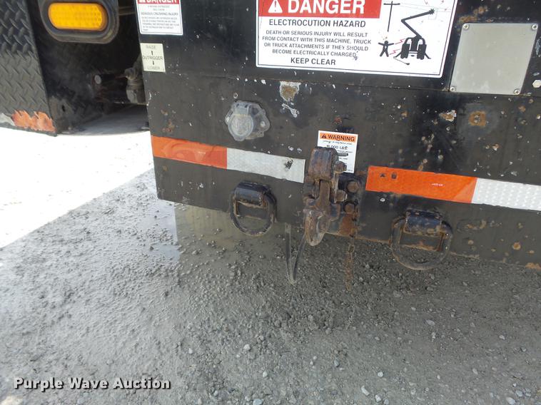 image for item DD7228 2001 Freightliner FL70 bucket truck