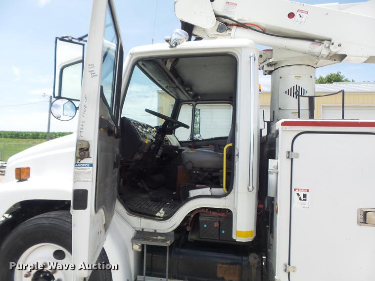 image for item DD7228 2001 Freightliner FL70 bucket truck