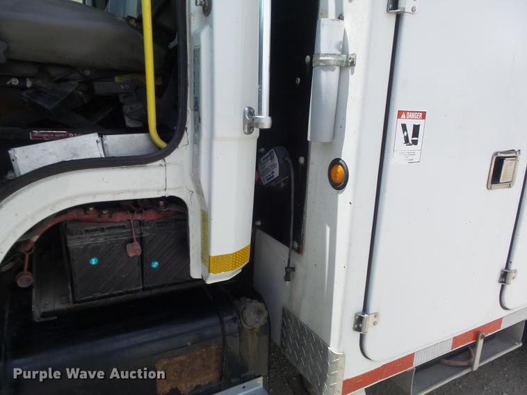 image for item DD7228 2001 Freightliner FL70 bucket truck