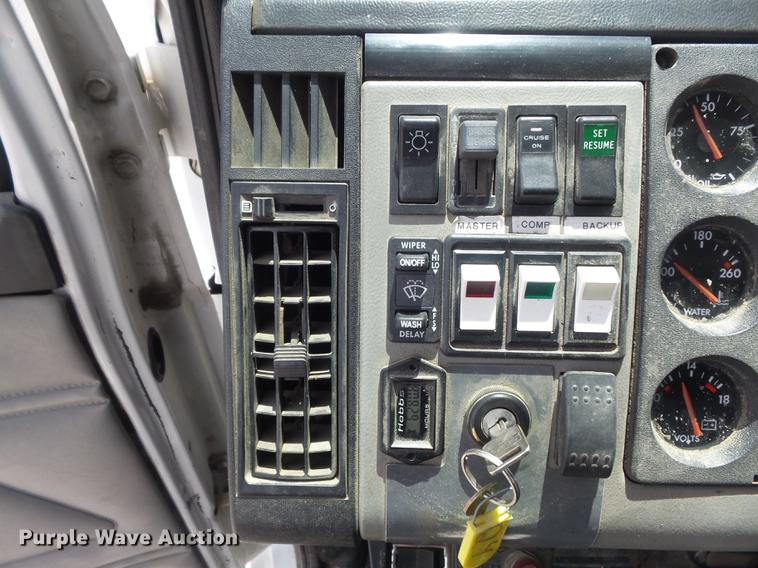 image for item DD7228 2001 Freightliner FL70 bucket truck