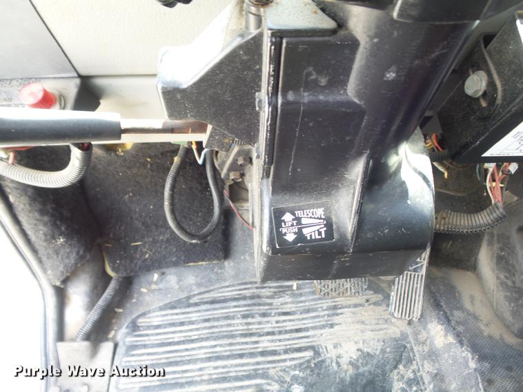 image for item DD7228 2001 Freightliner FL70 bucket truck