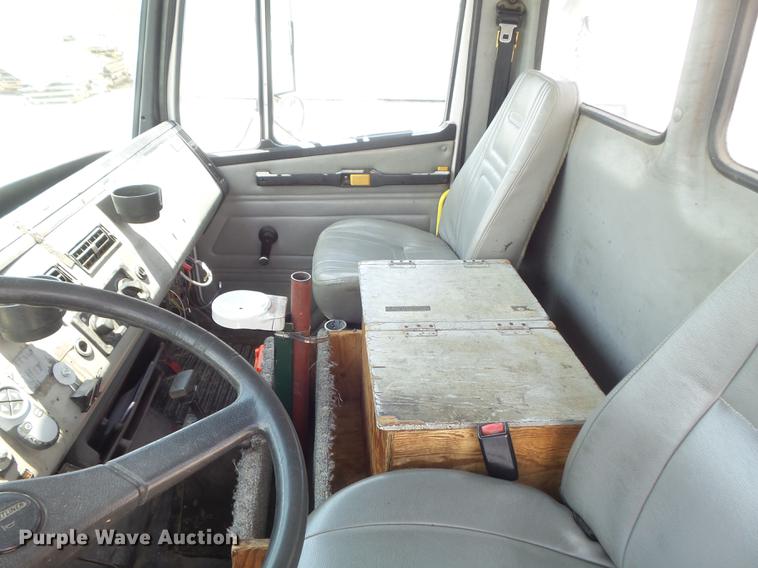 image for item DD7228 2001 Freightliner FL70 bucket truck