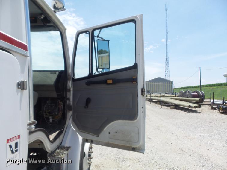 image for item DD7228 2001 Freightliner FL70 bucket truck