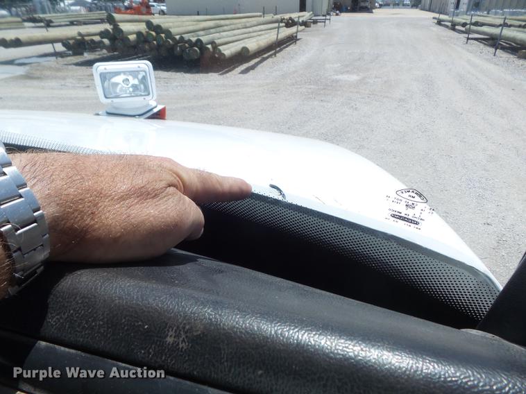 image for item DD7228 2001 Freightliner FL70 bucket truck