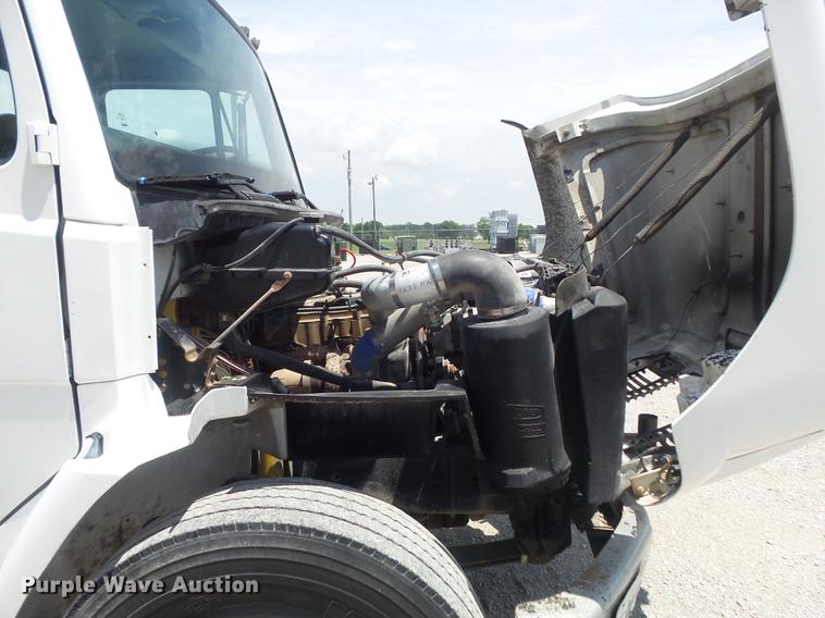 image for item DD7228 2001 Freightliner FL70 bucket truck