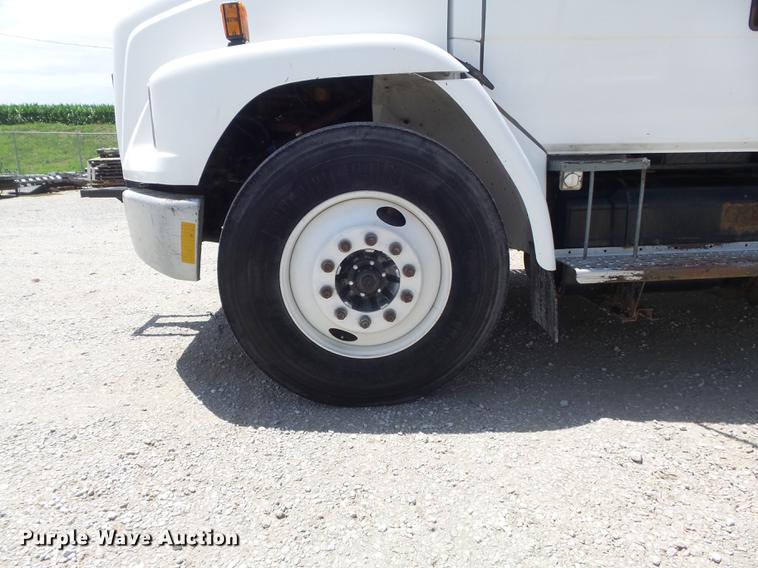 image for item DD7228 2001 Freightliner FL70 bucket truck