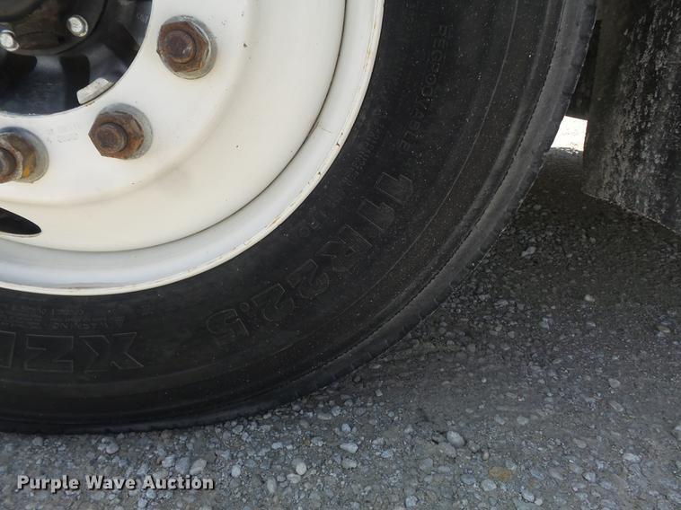 image for item DD7228 2001 Freightliner FL70 bucket truck