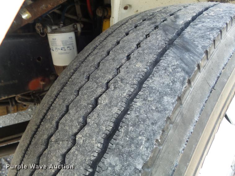 image for item DD7228 2001 Freightliner FL70 bucket truck