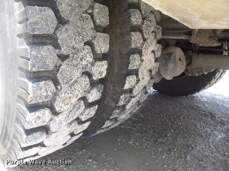 image for item DD7228 2001 Freightliner FL70 bucket truck