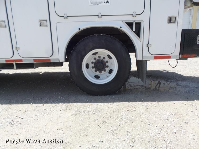 image for item DD7228 2001 Freightliner FL70 bucket truck