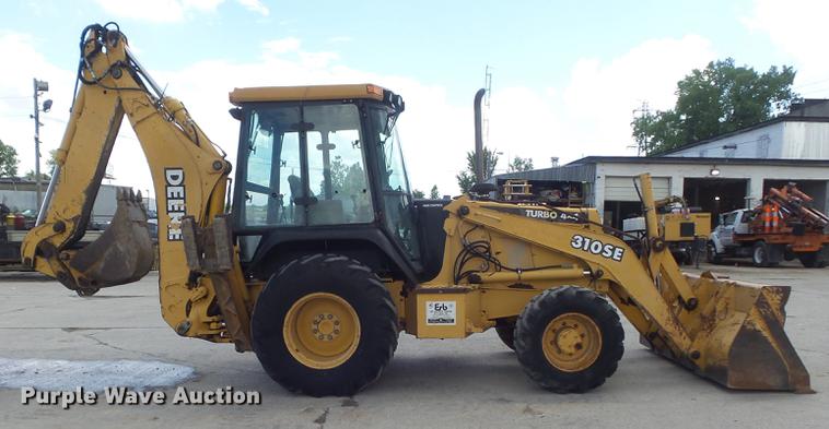 image for item DD7248 2000 John Deere 310SE backhoe