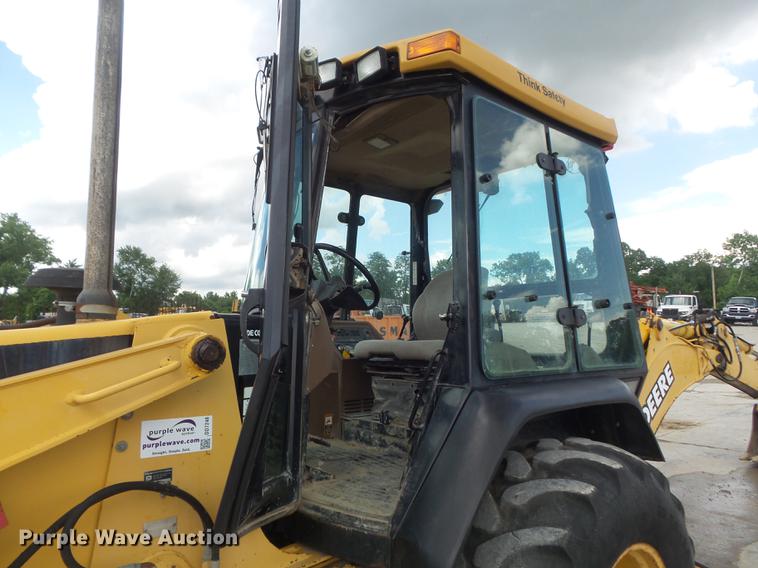 image for item DD7248 2000 John Deere 310SE backhoe