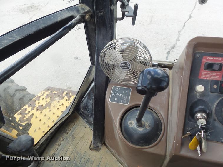 image for item DD7248 2000 John Deere 310SE backhoe