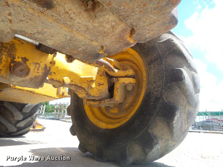 image for item DD7248 2000 John Deere 310SE backhoe