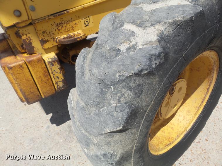 image for item DD7248 2000 John Deere 310SE backhoe