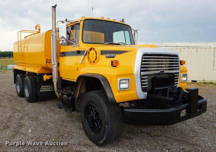 image for item DD7721 1990 Ford LT8000 water truck