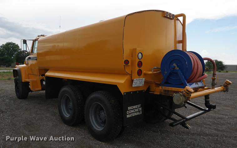 image for item DD7721 1990 Ford LT8000 water truck