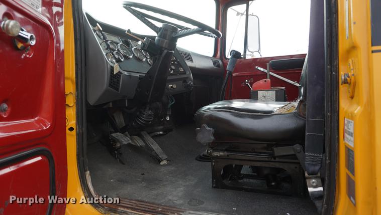 image for item DD7721 1990 Ford LT8000 water truck