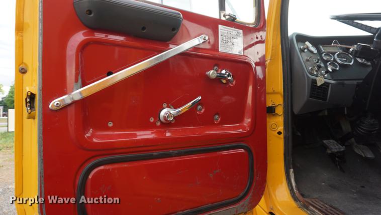 image for item DD7721 1990 Ford LT8000 water truck