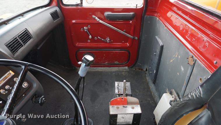 image for item DD7721 1990 Ford LT8000 water truck