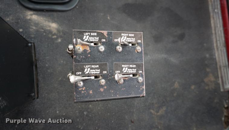 image for item DD7721 1990 Ford LT8000 water truck