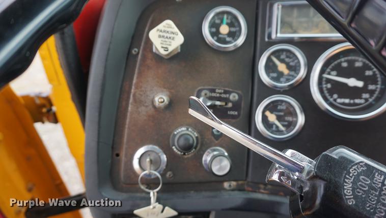 image for item DD7721 1990 Ford LT8000 water truck