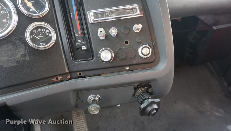 image for item DD7721 1990 Ford LT8000 water truck