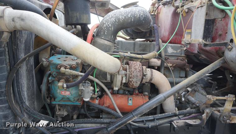 image for item DD7721 1990 Ford LT8000 water truck