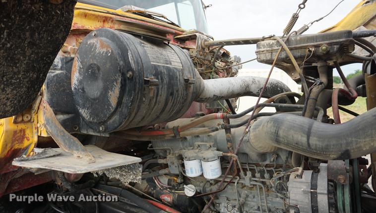 image for item DD7721 1990 Ford LT8000 water truck