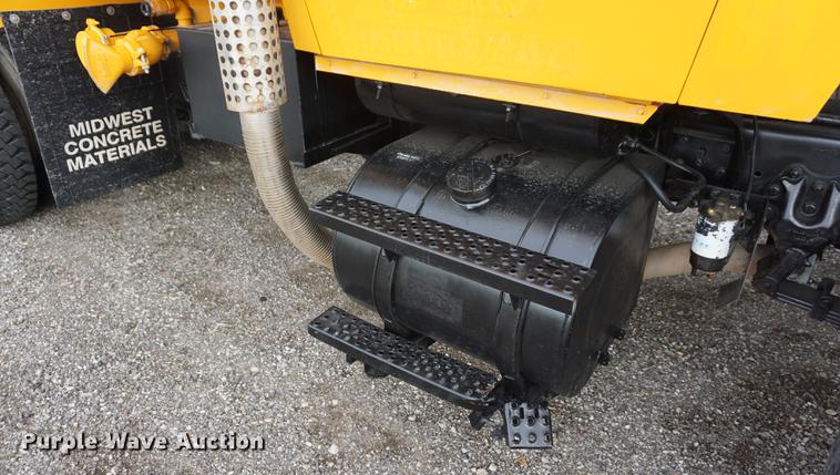 image for item DD7721 1990 Ford LT8000 water truck