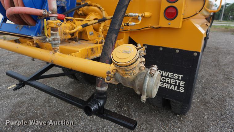 image for item DD7721 1990 Ford LT8000 water truck