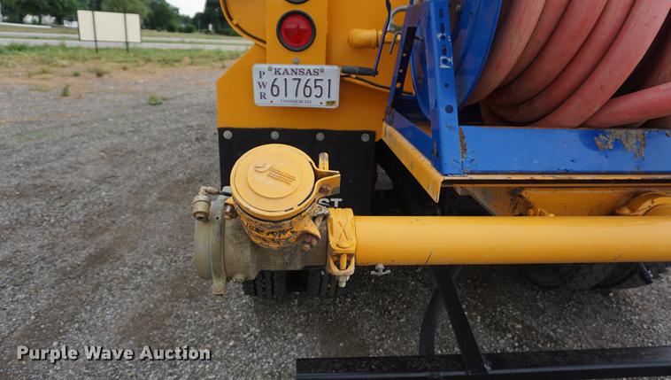 image for item DD7721 1990 Ford LT8000 water truck