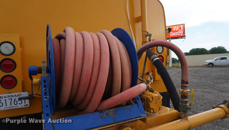 image for item DD7721 1990 Ford LT8000 water truck