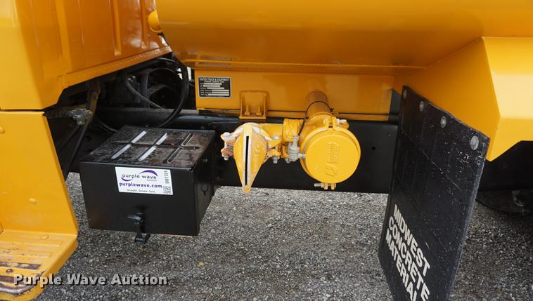 image for item DD7721 1990 Ford LT8000 water truck