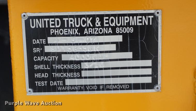 image for item DD7721 1990 Ford LT8000 water truck