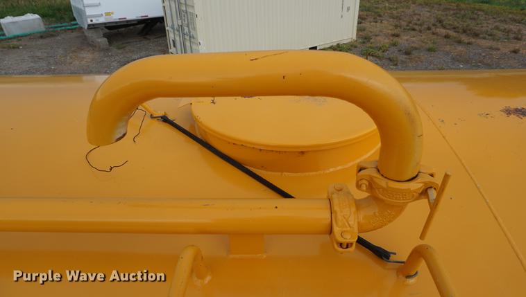 image for item DD7721 1990 Ford LT8000 water truck