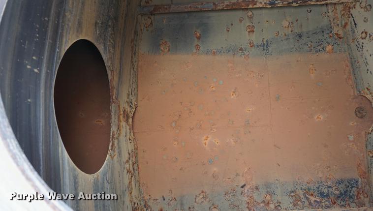 image for item DD7721 1990 Ford LT8000 water truck