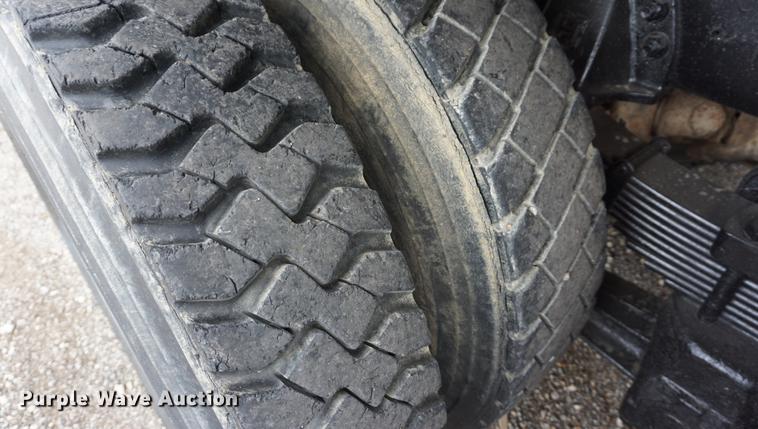 image for item DD7721 1990 Ford LT8000 water truck