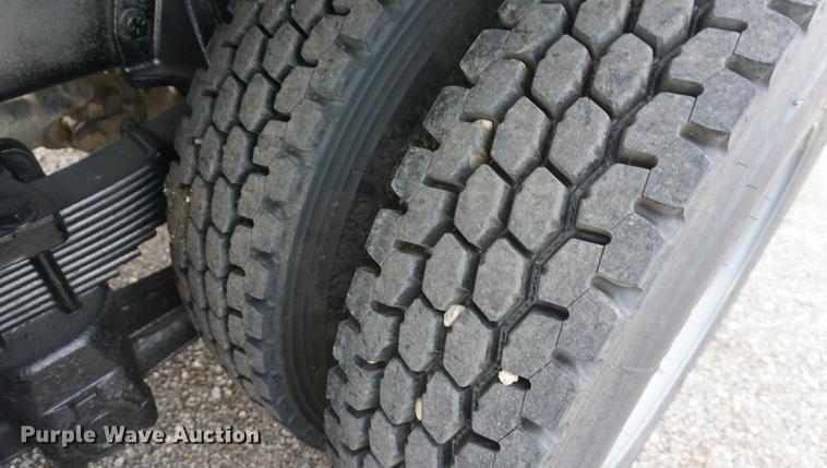 image for item DD7721 1990 Ford LT8000 water truck