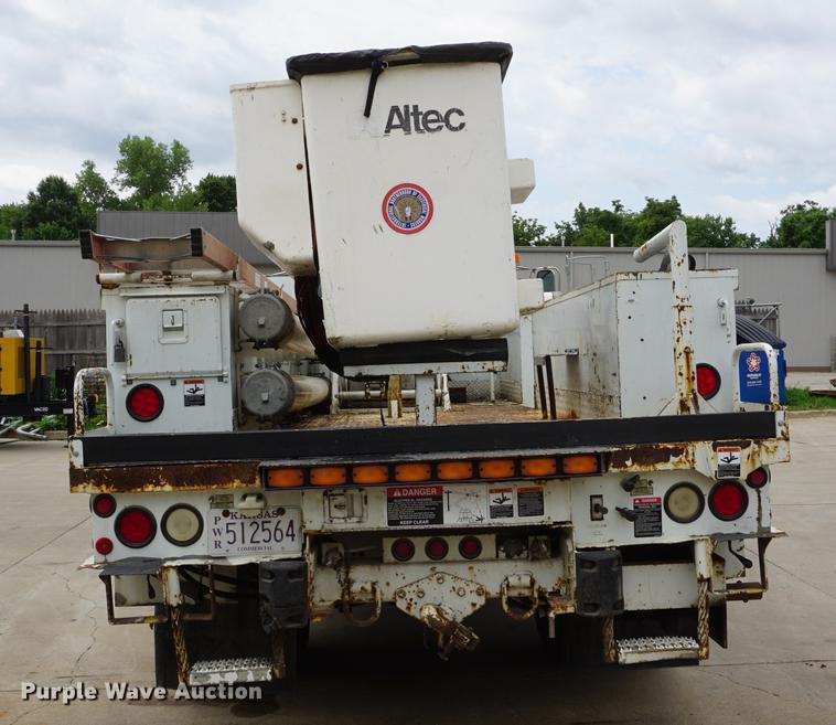 image for item DD7728 1999 GMC C7500 bucket truck