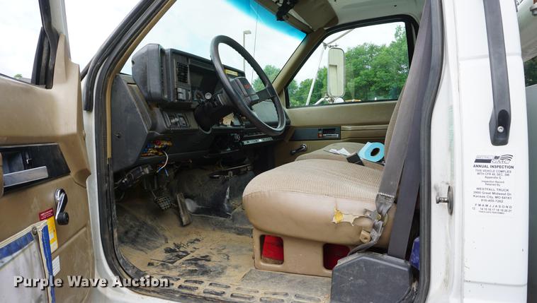 image for item DD7728 1999 GMC C7500 bucket truck