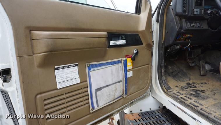 image for item DD7728 1999 GMC C7500 bucket truck