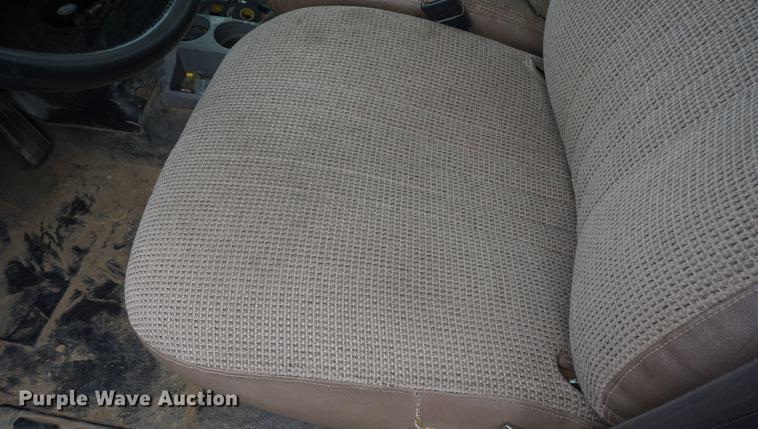 image for item DD7728 1999 GMC C7500 bucket truck